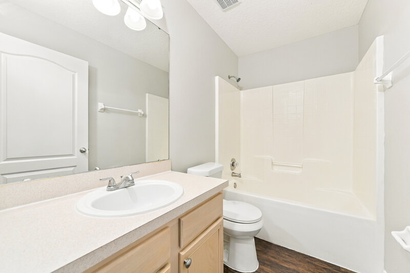 2,460/Mo, 3623 Doe Run Dr Saint Cloud, FL 34772 Bathroom View