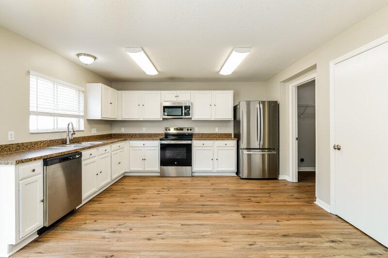 2,485/Mo, 4650 Ross Lanier Ln Kissimmee, FL 34758 Kitchen View
