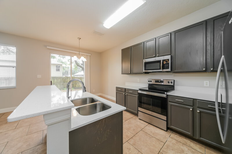 2,435/Mo, 439 Vicks Landing Dr Apopka, FL 32712 Kitchen View 2
