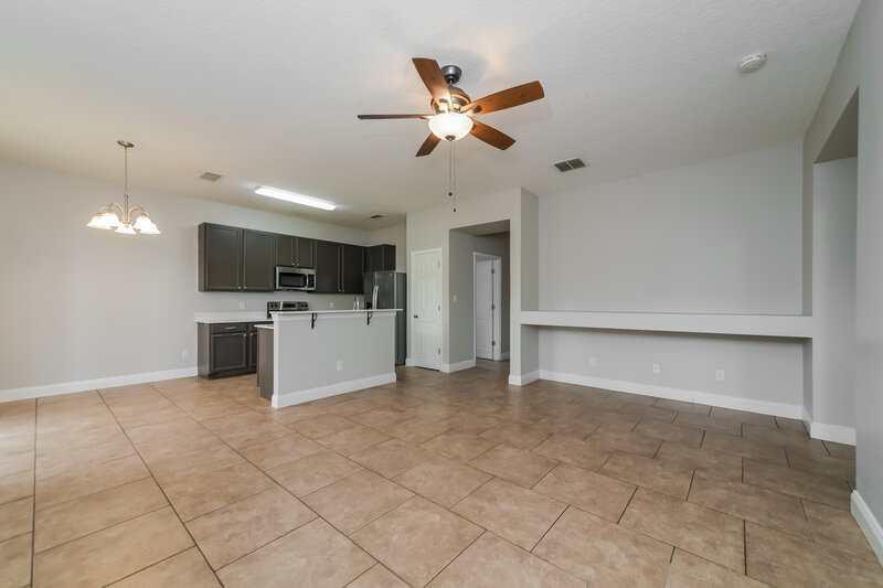 2,435/Mo, 439 Vicks Landing Dr Apopka, FL 32712 Family Room View 2