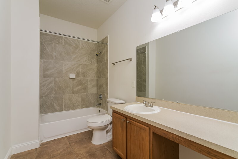 2,435/Mo, 439 Vicks Landing Dr Apopka, FL 32712 Main Bathroom View