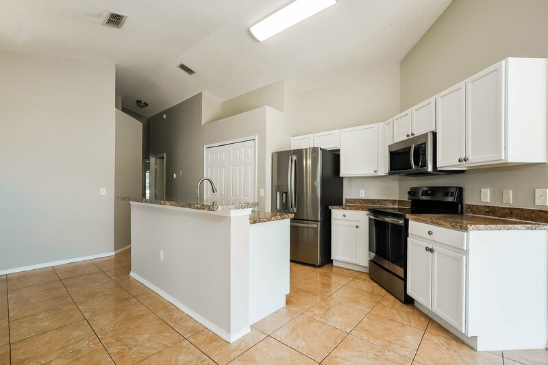 2,760/Mo, 2160 Jessa Dr Kissimmee, FL 34743 Kitchen View 2