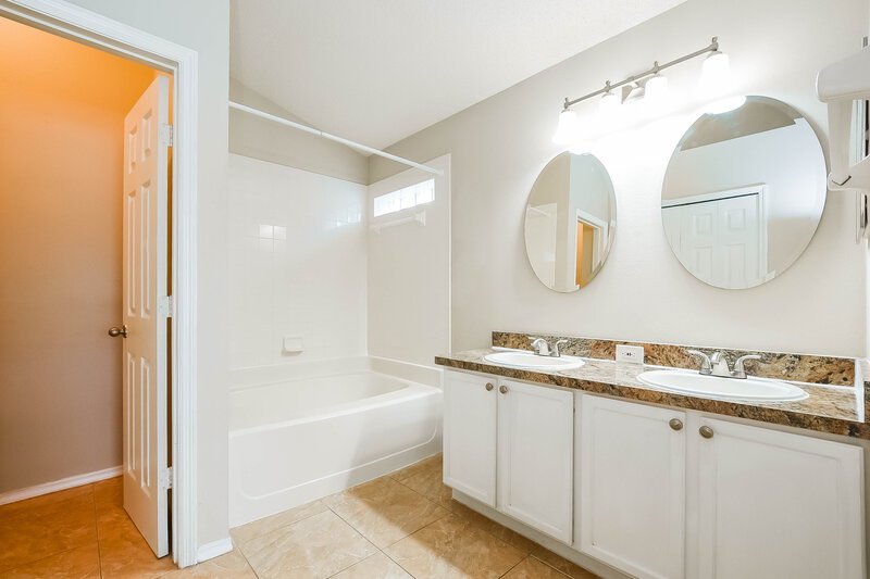 2,760/Mo, 2160 Jessa Dr Kissimmee, FL 34743 Main Bathroom View