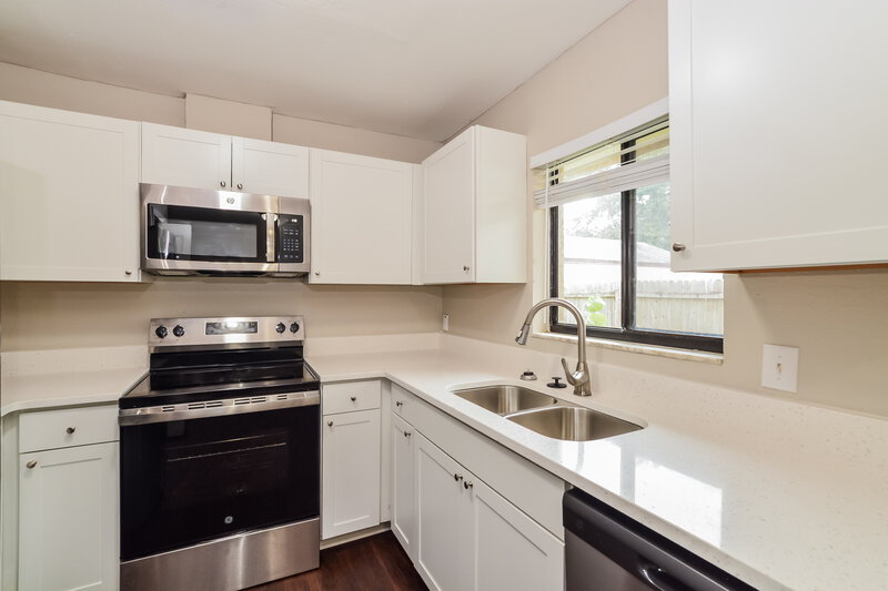 2,155/Mo, 7929 Autumn Wood Dr Orlando, FL 32825 Kitchen View