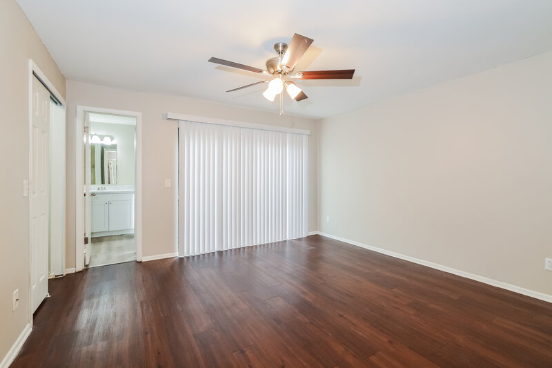 2,155/Mo, 7929 Autumn Wood Dr Orlando, FL 32825 Main Bedroom View