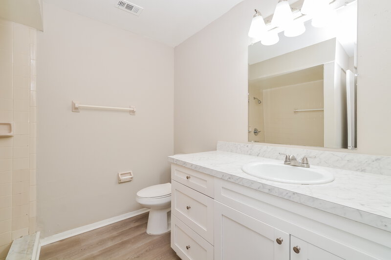 2,155/Mo, 7929 Autumn Wood Dr Orlando, FL 32825 Main Bathroom View