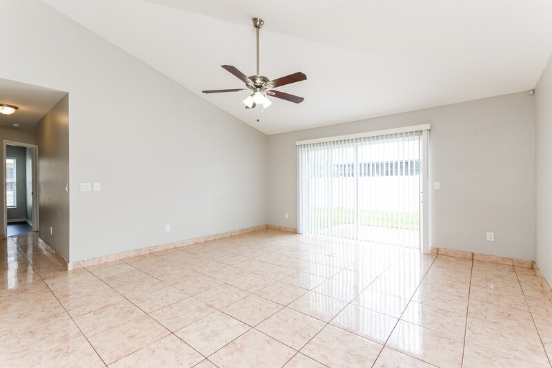 2,760/Mo, 2769 Eagle Ridge Loop Kissimmee, FL 34746 Living Room View 2