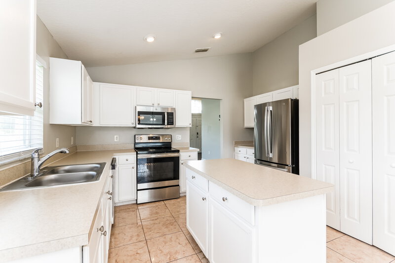 2,760/Mo, 2769 Eagle Ridge Loop Kissimmee, FL 34746 Kitchen View