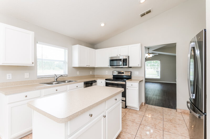 2,760/Mo, 2769 Eagle Ridge Loop Kissimmee, FL 34746 Kitchen View 2