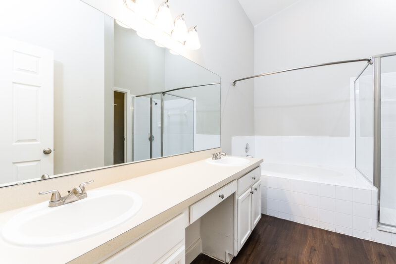 2,760/Mo, 2769 Eagle Ridge Loop Kissimmee, FL 34746 Main Bathroom View