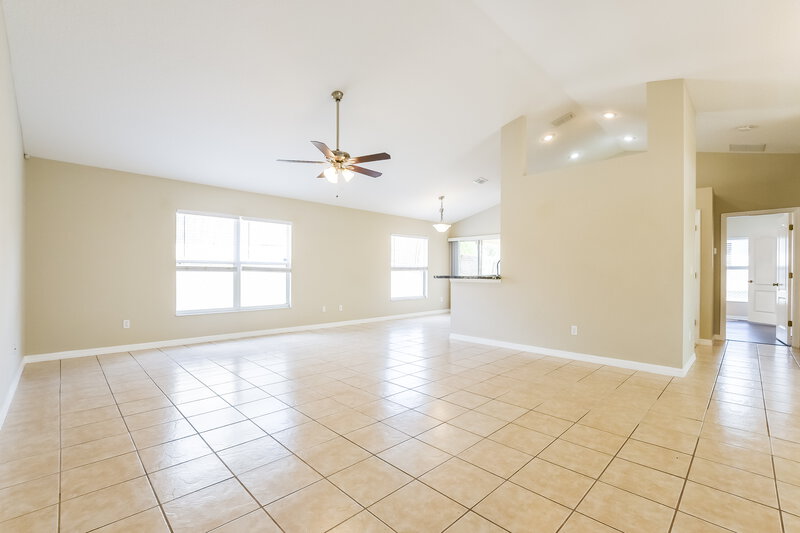 2,245/Mo, 820 Shore Breeze Way Minneola, FL 34715 Living Room View