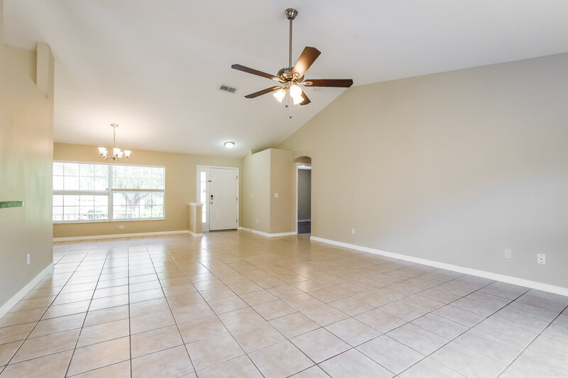 2,245/Mo, 820 Shore Breeze Way Minneola, FL 34715 Living Room View 3