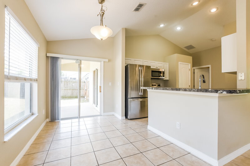 2,245/Mo, 820 Shore Breeze Way Minneola, FL 34715 Breakfast Nook View