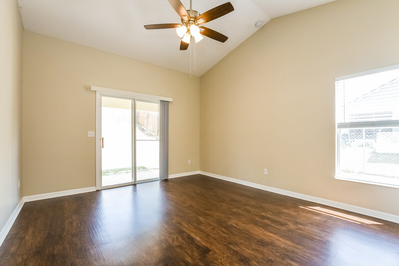 2,245/Mo, 820 Shore Breeze Way Minneola, FL 34715 Main Bedroom View