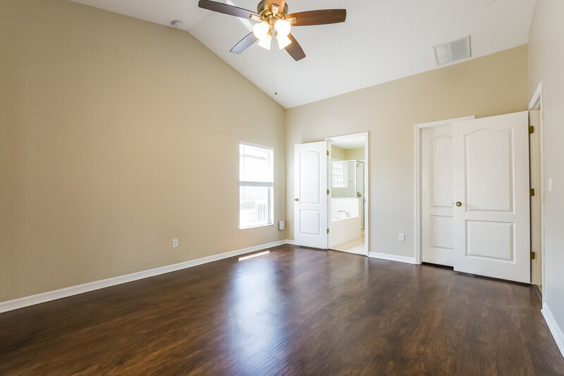 2,245/Mo, 820 Shore Breeze Way Minneola, FL 34715 Main Bedroom View 2