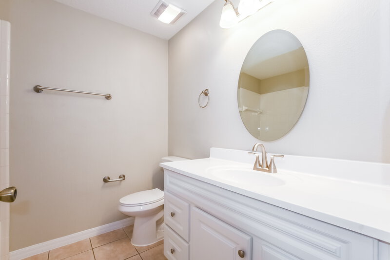 2,245/Mo, 820 Shore Breeze Way Minneola, FL 34715 Bathroom View
