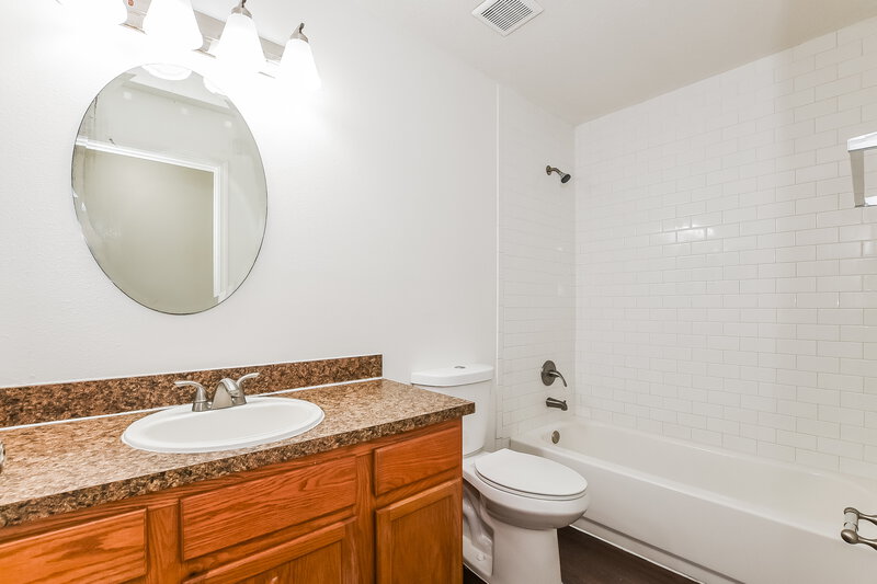 2,185/Mo, 2736 Eagle Canyon Dr S Kissimmee, FL 34746 Bathroom View