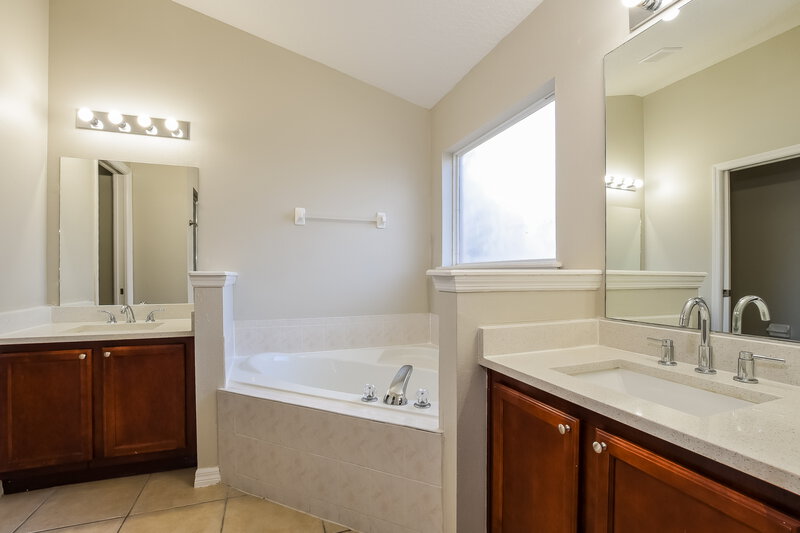 2,145/Mo, 30212 PGA Dr Sorrento, FL 32776 Main Bathroom View