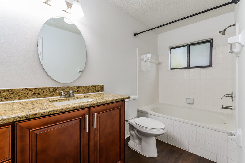3,450/Mo, 1764 Waterbeach Ct Apopka, FL 32703 Main Bathroom View