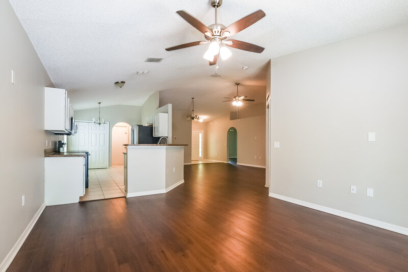 2,530/Mo, 13825 Econ Woods Ln Orlando, FL 32826 Living Room View
