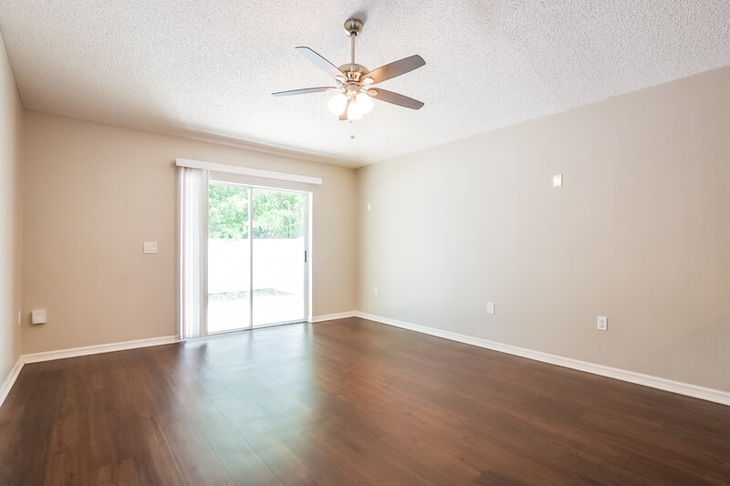 2,530/Mo, 13825 Econ Woods Ln Orlando, FL 32826 Living Room View 2