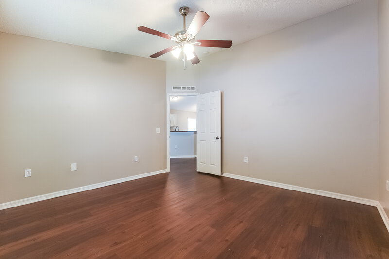 2,530/Mo, 13825 Econ Woods Ln Orlando, FL 32826 Main Bedroom View 2