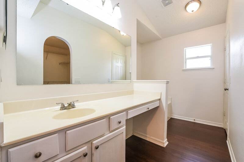 2,530/Mo, 13825 Econ Woods Ln Orlando, FL 32826 Main Bathroom View