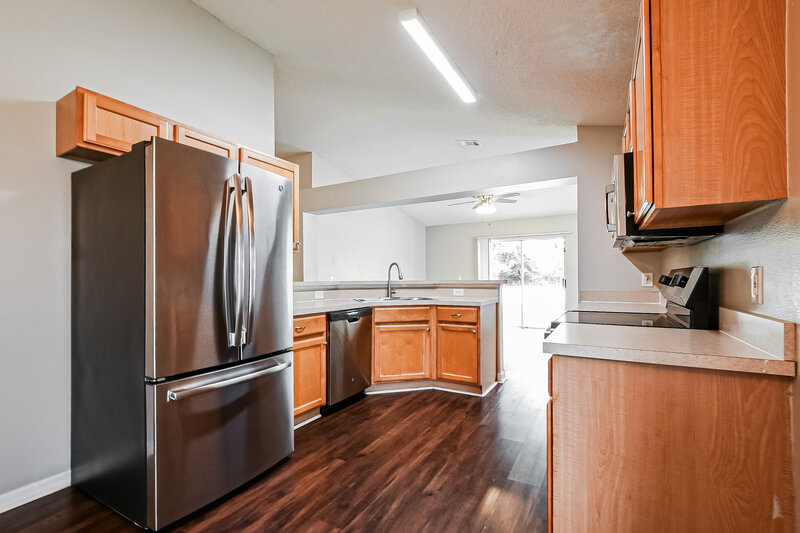 2,470/Mo, 12503 Woodbury Cove Dr Orlando, FL 32828 Kitchen View 2