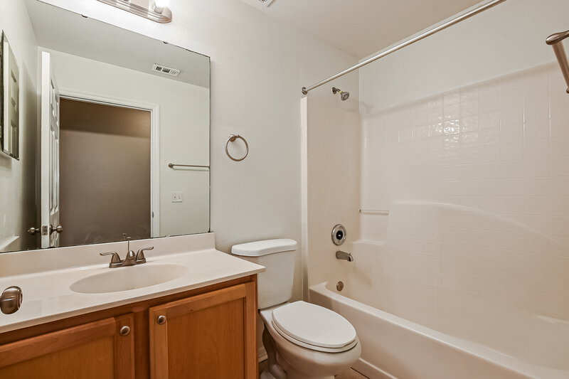 2,470/Mo, 12503 Woodbury Cove Dr Orlando, FL 32828 Bathroom View