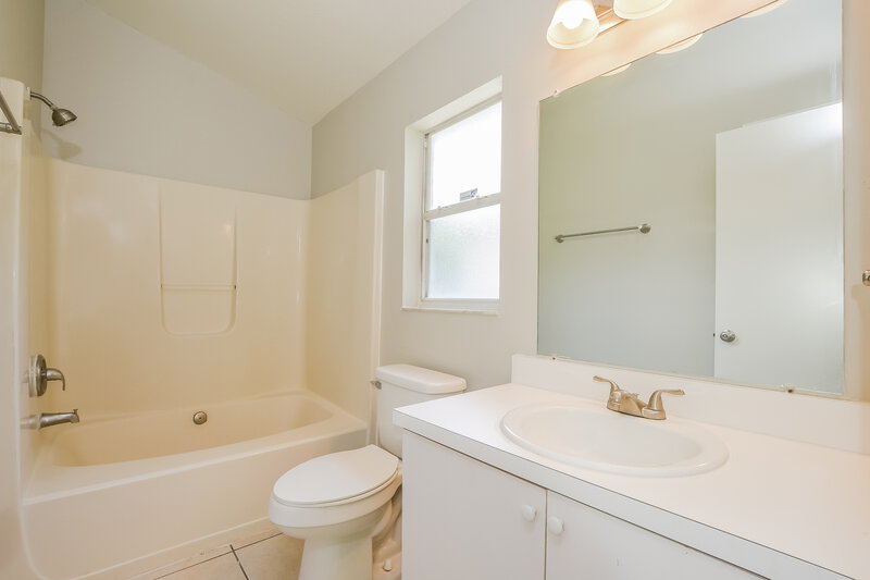 2,345/Mo, 1164 Sheeler Hills Dr Apopka, FL 32703 Main Bathroom View