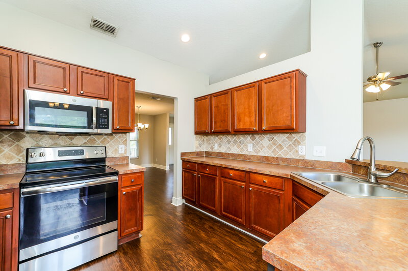 3,250/Mo, 1900 Southern Oak Loop Minneola, FL 34715 Kitchen View 2