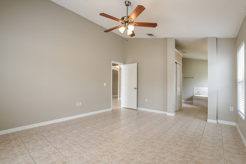 2,370/Mo, 4616 Falcon Ave Kissimmee, FL 34746 Living Room View 2
