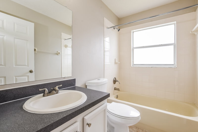 2,370/Mo, 4616 Falcon Ave Kissimmee, FL 34746 Bathroom View