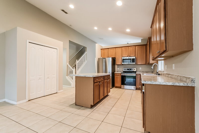 2,620/Mo, 2101 Woodsedge Dr Kissimmee, FL 34746 Kitchen View 2