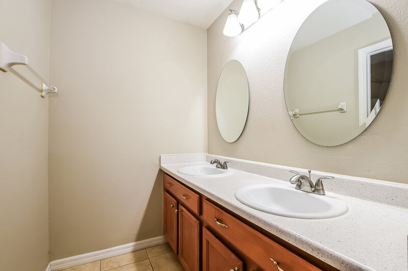 2,620/Mo, 2101 Woodsedge Dr Kissimmee, FL 34746 Bathroom View