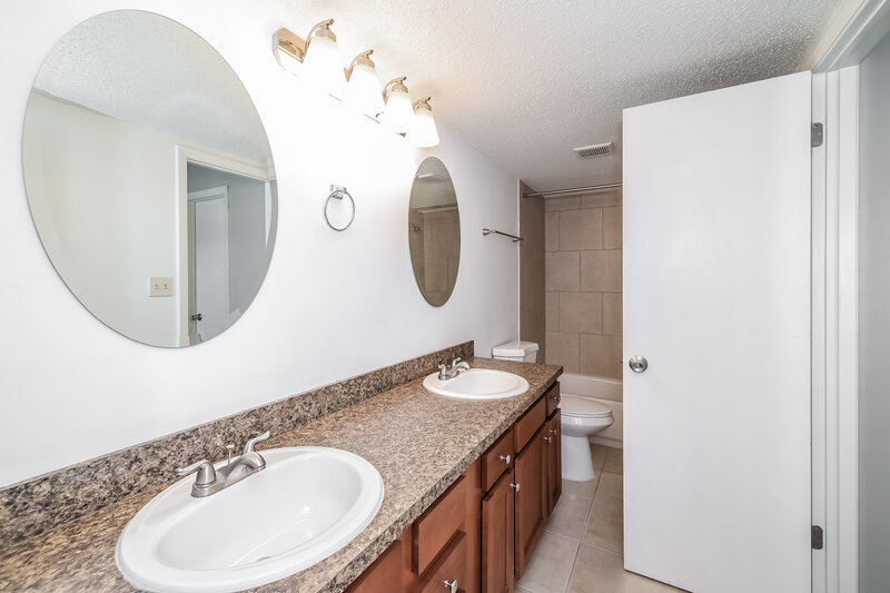 2,195/Mo, 809 Reedy Cv Casselberry, FL 32707 Bathroom View