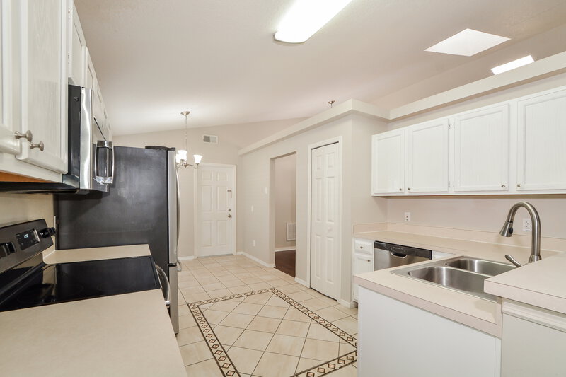 2,125/Mo, 493 Lancers Dr Winter Springs, FL 32708 Kitchen View