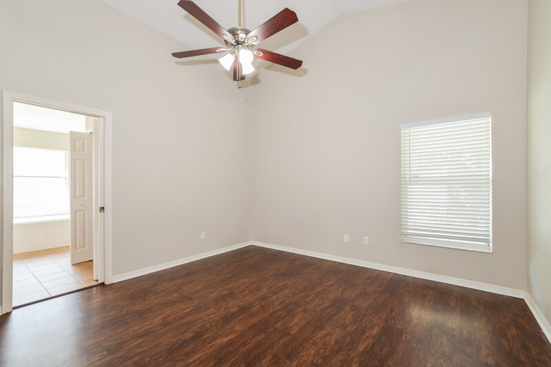 2,125/Mo, 493 Lancers Dr Winter Springs, FL 32708 Main Bedroom View 2