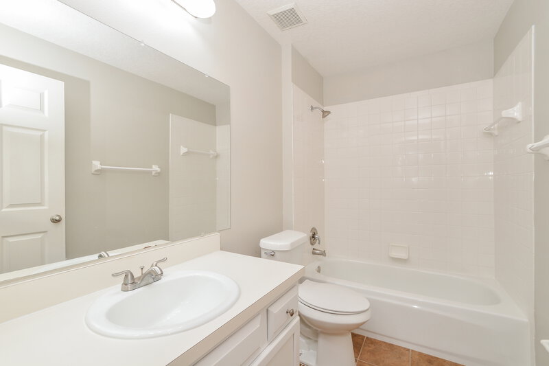 2,125/Mo, 493 Lancers Dr Winter Springs, FL 32708 Bathroom View