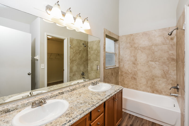 2,210/Mo, 2635 Cahill Way Lake Mary, FL 32746 Main Bathroom View