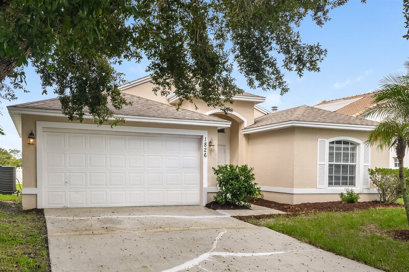 2,160/Mo, 1826 Wimbledon St Kissimmee, FL 34743 Front View
