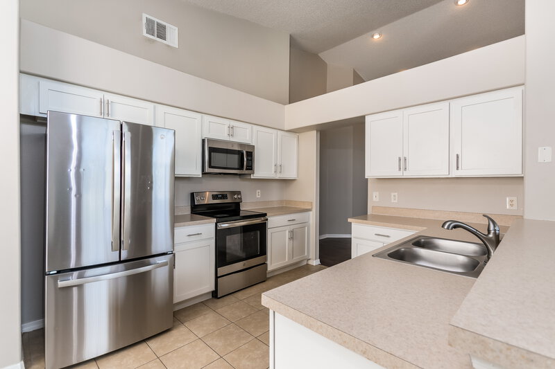 2,160/Mo, 1826 Wimbledon St Kissimmee, FL 34743 Kitchen View