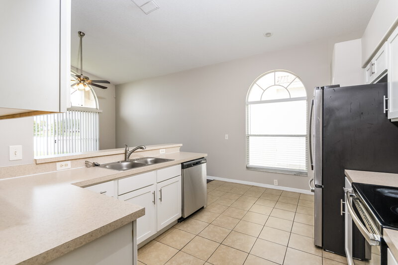 2,160/Mo, 1826 Wimbledon St Kissimmee, FL 34743 Kitchen View 2