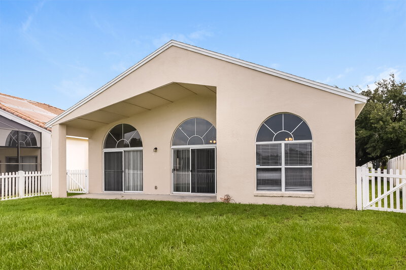 2,160/Mo, 1826 Wimbledon St Kissimmee, FL 34743 Rear View