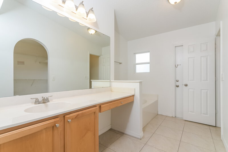 1,995/Mo, 3235 Hunters Chase Loop Kissimmee, FL 34743 Main Bathroom View