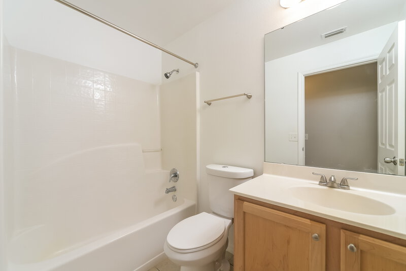 1,995/Mo, 3235 Hunters Chase Loop Kissimmee, FL 34743 Bathroom View