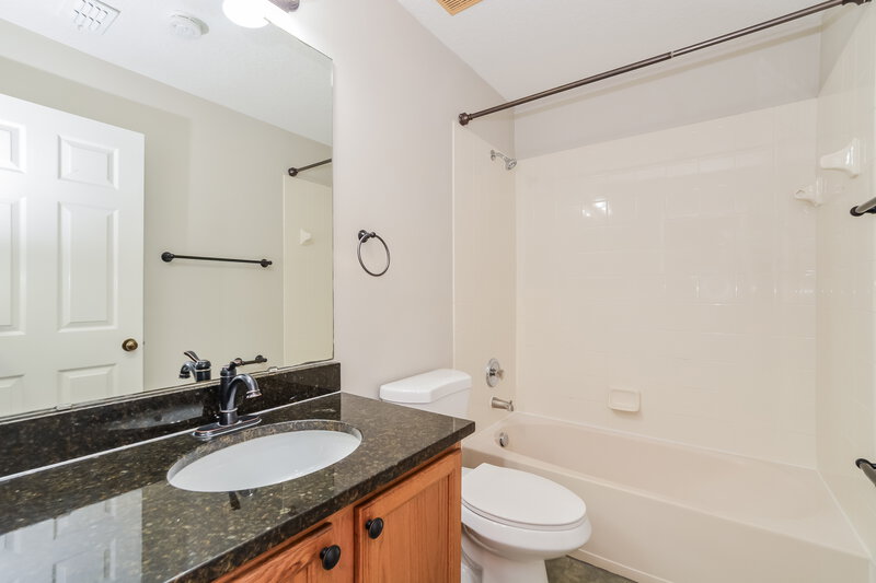 2,460/Mo, 15261 Harrowgate Way Winter Garden, FL 34787 Bathroom View