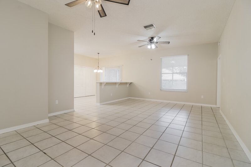 2,305/Mo, 12735 Woodbury Oaks Dr Orlando, FL 32828 Living Room View