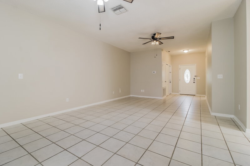 2,305/Mo, 12735 Woodbury Oaks Dr Orlando, FL 32828 Living Room View 2