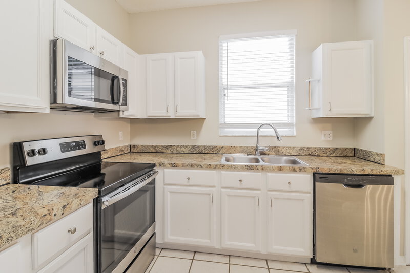 2,305/Mo, 12735 Woodbury Oaks Dr Orlando, FL 32828 Kitchen View
